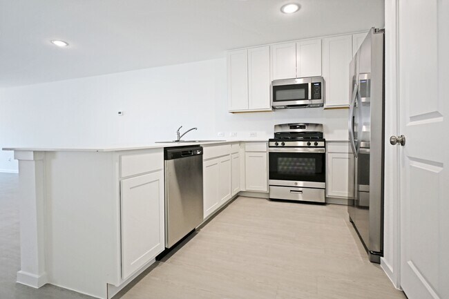 Building Photo - 298 Tahoe Ave