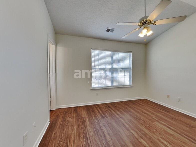 Building Photo - 109 Peterborough Dr