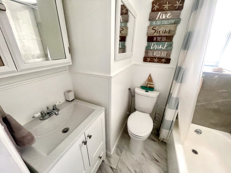 Building Photo - 80 Malcolm Ave