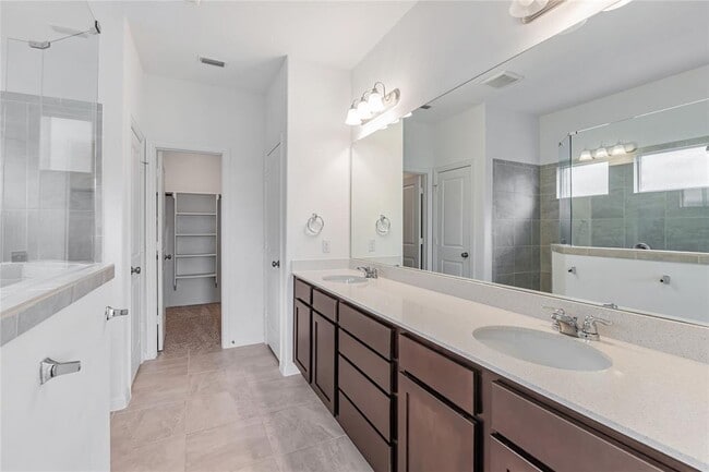 Building Photo - 408 Mante Ct