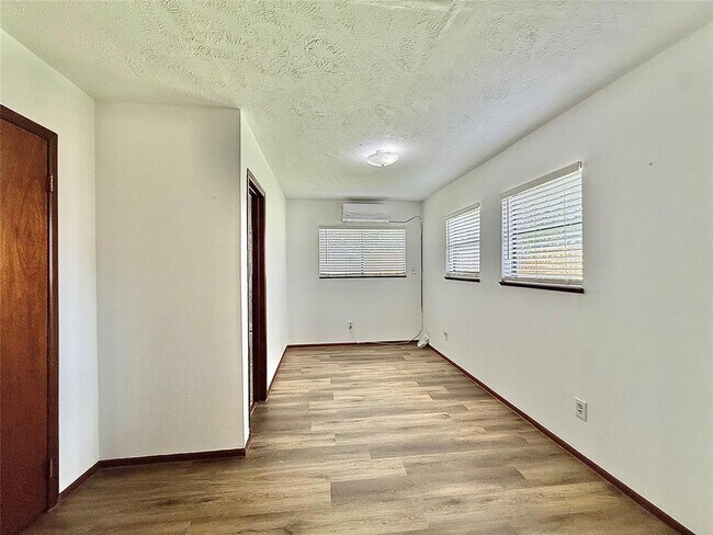 Building Photo - 7111 El Sereno Dr