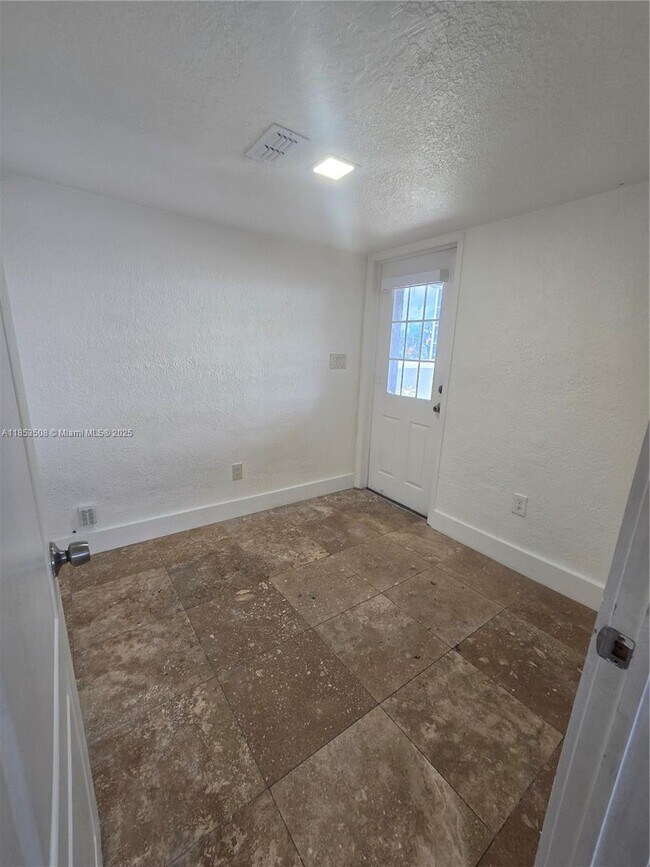 Building Photo - 219 S 17th Ave