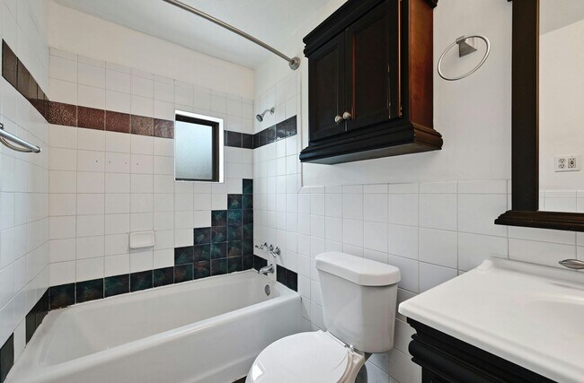 Building Photo - 2829 San Gabriel St