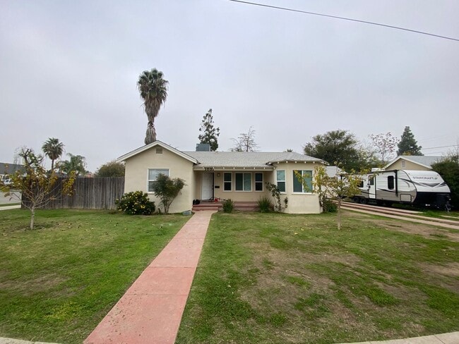 Building Photo - Follow the yellow brick to this Remodeled 2 BD 1 BA House in NE Bakersfield