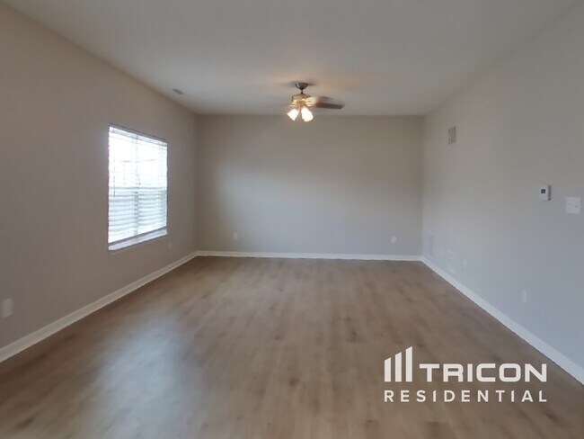 Building Photo - 1618 Huntzinger Blvd