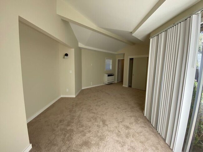 Building Photo - 4110 El Bosque Dr
