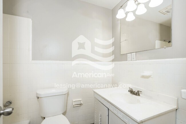 Building Photo - 102 Oakdale Dr