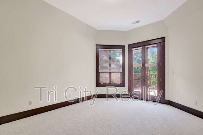 Building Photo - 250 Moss Creek Walk