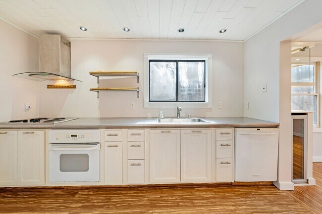 Building Photo - Adorable 3-Bedroom 1.5 Bath Townhome In A Peaceful Wooded Setting In Chapel Hill!