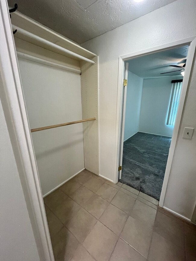 Building Photo - 3 bedroom - 1.5 bathroom single level