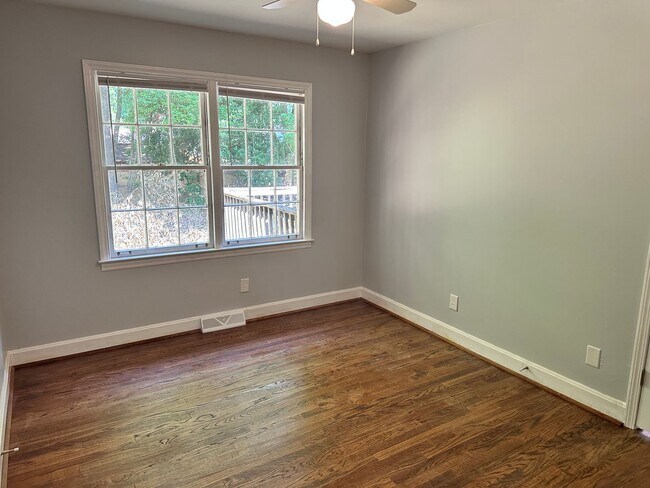 Building Photo - Beautifully Remodeled Three Bedroom Home!!
