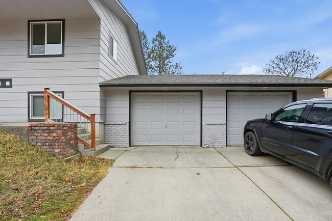 Building Photo - 10921 E 16th Ave