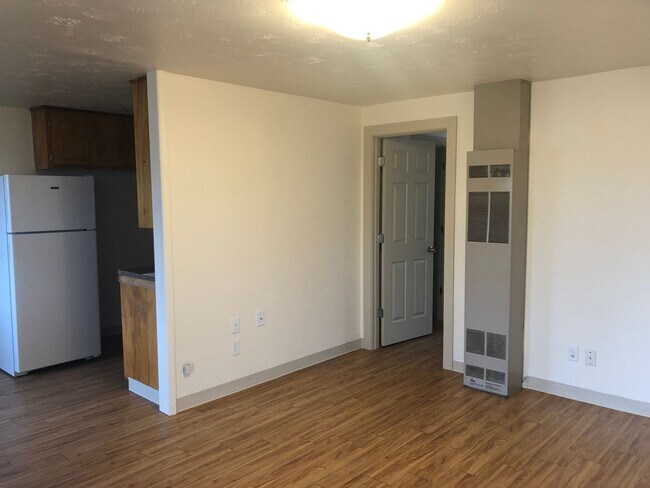 Building Photo - Surrounded by Nature, Close to Town!