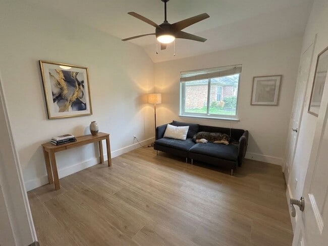 Building Photo - Beautiful single-story home for lease