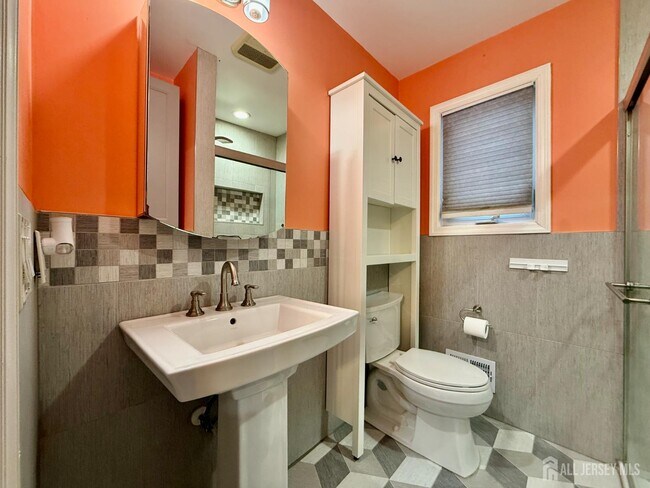 Building Photo - 5 Viburnum Ct