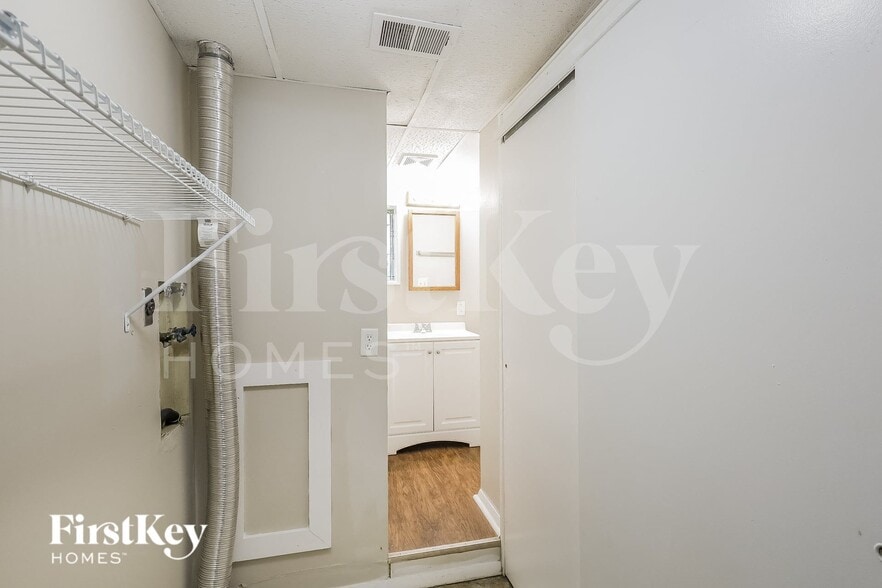 Building Photo - 3618 Ferncliff Ave
