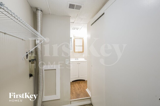 Building Photo - 3618 Ferncliff Ave