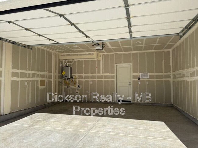 Building Photo - 1640 Prancer St