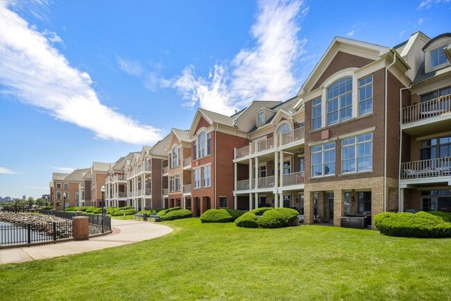Building Photo - 33 Regency Pl
