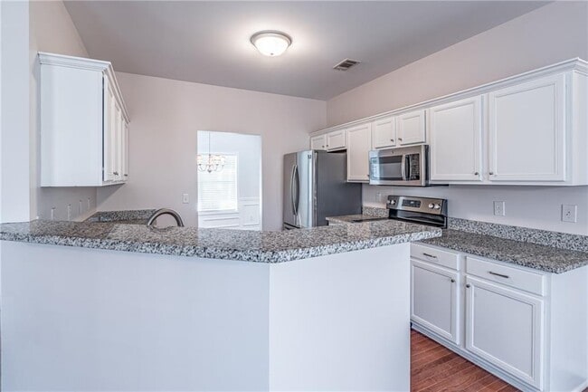 Building Photo - 2849 Suttonwood Way NE