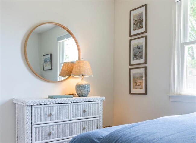 Building Photo - 11 N Hillview Dr