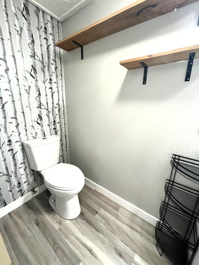 Building Photo - Long Term Rental- Creekside Condominiums #20C - UNFURNISHED