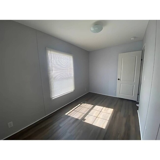 Building Photo - 1516 Nancys Dr