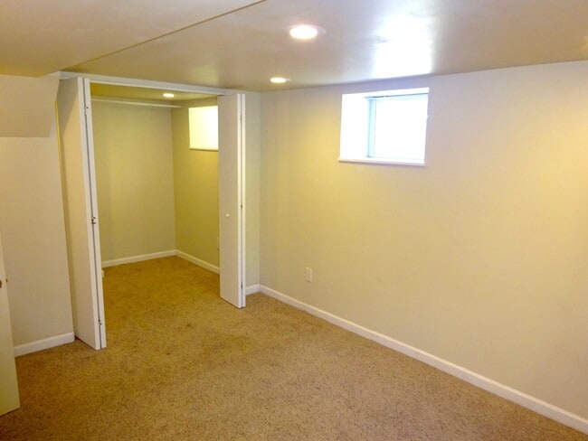 Building Photo - Bright and Charming Sunnyside Bungalow