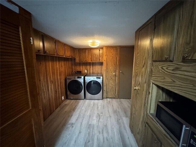 Building Photo - 2484 Gator Ln