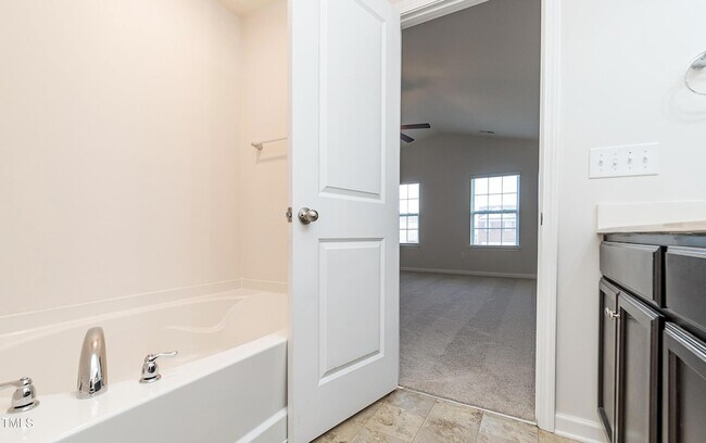 Building Photo - 6733 Osprey Landing Dr