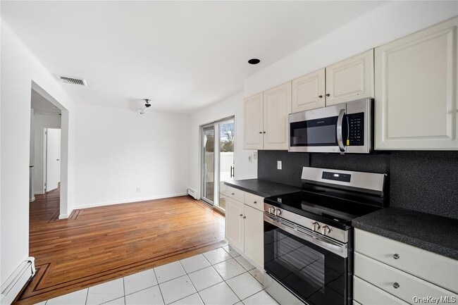 Building Photo - 24 Elderberry Rd