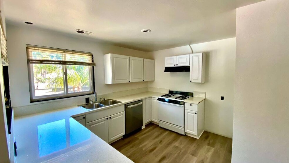 Building Photo - 10522 Brier Ln