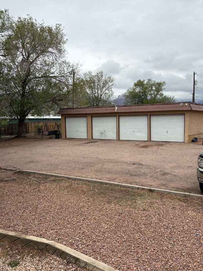 Building Photo - 2 bedroom - Forrest Hill Ct