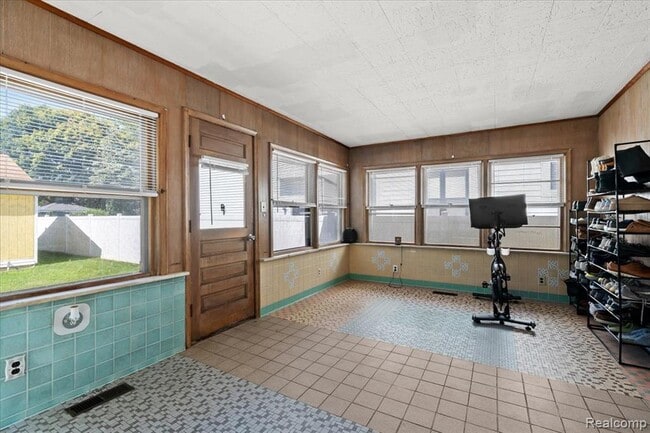 Building Photo - 423 Pingree Blvd