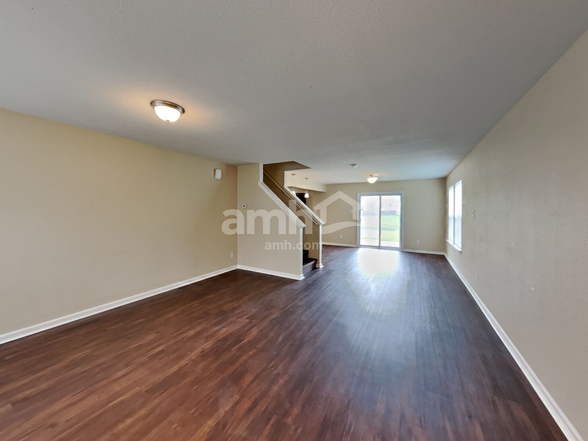 Building Photo - 1622 Carriage Cir