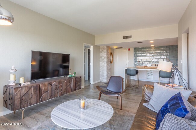 Building Photo - 805 4th Ave