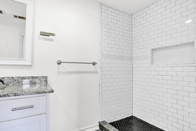 Building Photo - Convenient Living in Dallas – 3BR/2BA Home...