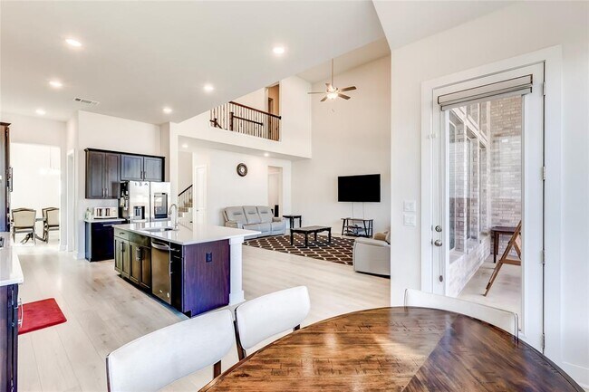 Building Photo - 212 Charbono St