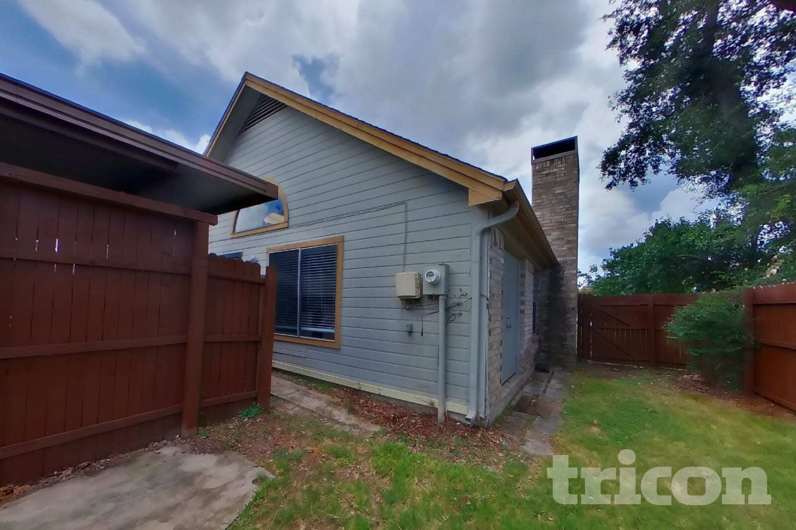Building Photo - 2033 Feather Ln