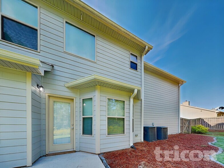 Building Photo - 210 Livingston Ct