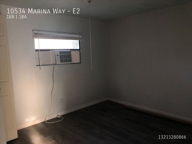 Building Photo - 10534 Marina Way