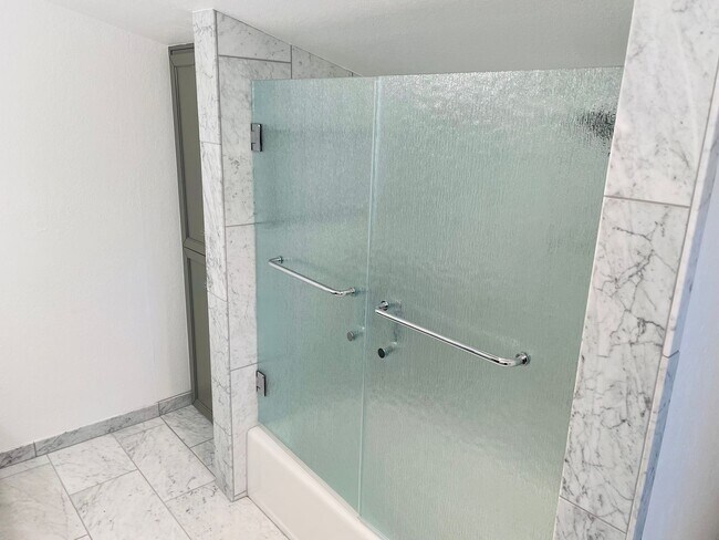 Building Photo - Village of Oak Creek