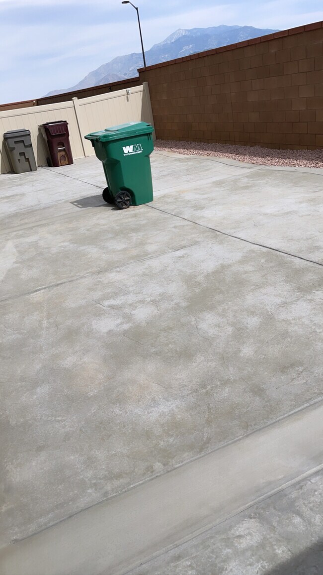 Building Photo - 6032 Mariposa Dr