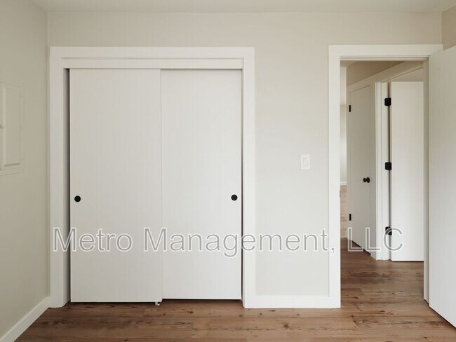 Building Photo - 8309 N Fowler Ave