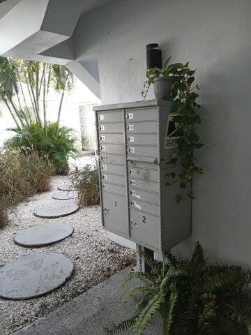 Building Photo - 15 S Palmway