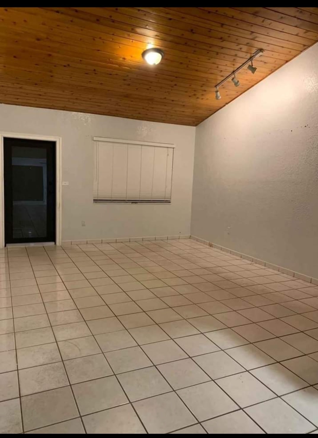 Building Photo - 650 Flagami Blvd