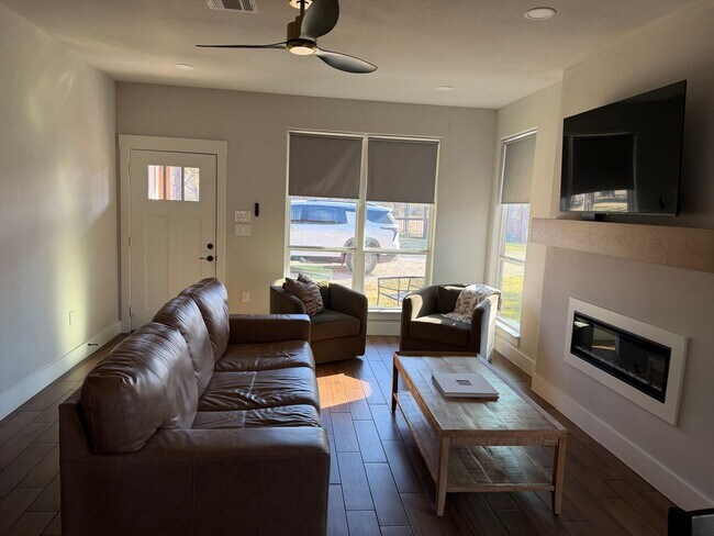 Building Photo - 9814 Angel Bend