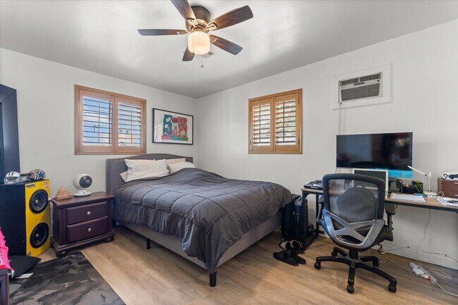 Building Photo - 535 W 19th St