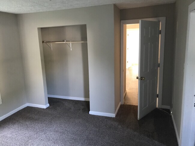 Building Photo - Lane St