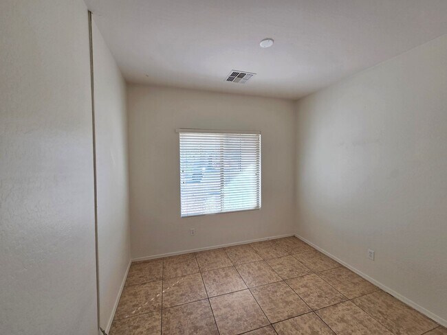 Building Photo - Beautiful 4 Bed/2 Bath in Goodyear!